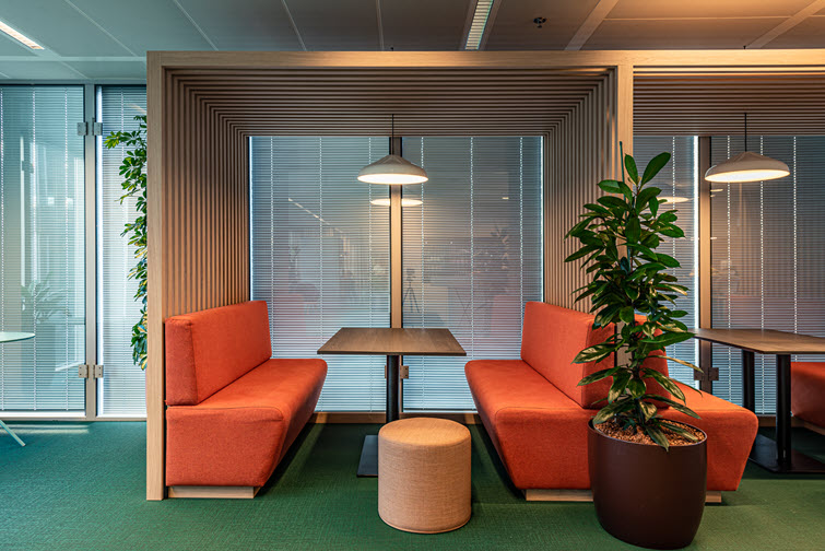 anti-scratch Master Oak laminate used in indoor furniture